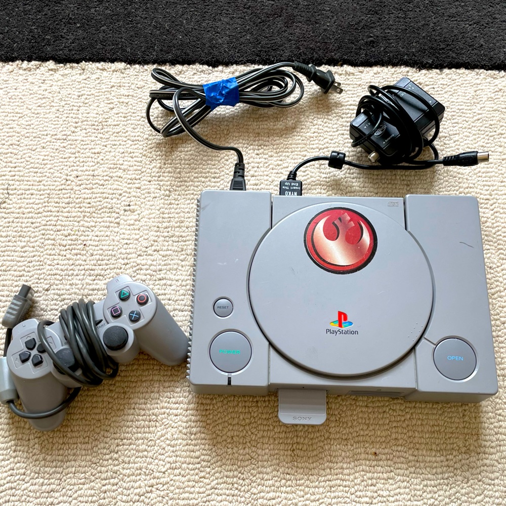 PS1 + 6 games - play Station 1